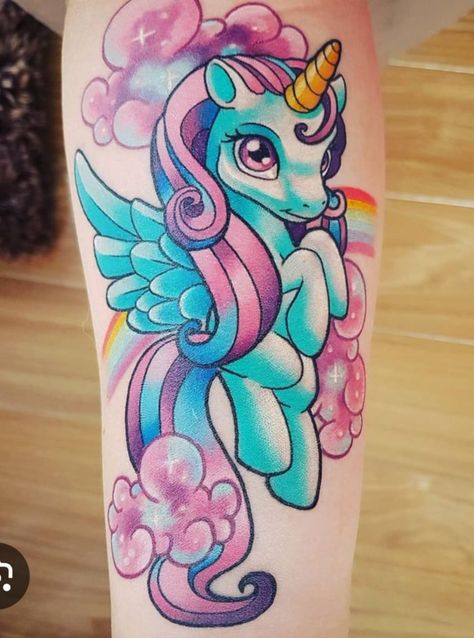 New School Tattoo Designs, Pony Tattoo, Tattoo New School, My Little Pony Tattoo, Unicorn Tattoo Designs, Pastel Tattoo, Unicorn Tattoo, Cute Pony, Borneo Tattoo