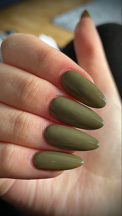 Gel Nails Shape, Army Nails, Matted Nails, Olive Nails, Nail Art Designs For Beginners, Nail 2023, Easy Nail Art Designs, Green Acrylic Nails, Gelish Nails