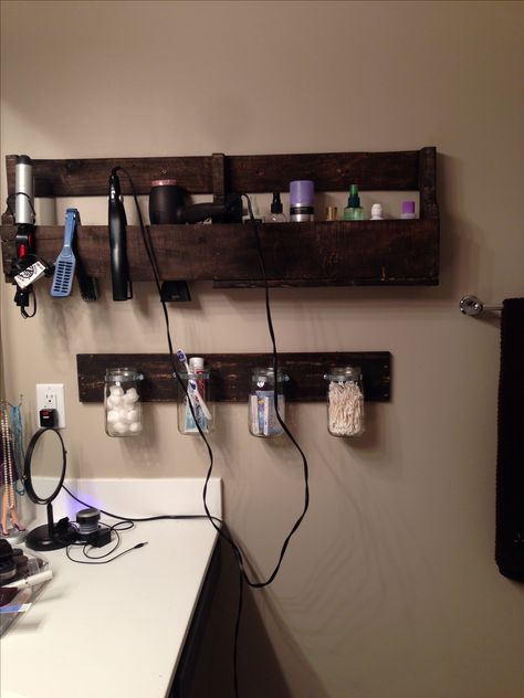 My new bathroom pallet shelves!! Makeover Kamar Mandi, Pallet Wall Shelves, Pallet Shelves, Pallet Wall, Diy Pallet Projects, Rustic Bathroom, Easy Home Decor, Pallet Ideas, Diy Pallet Furniture