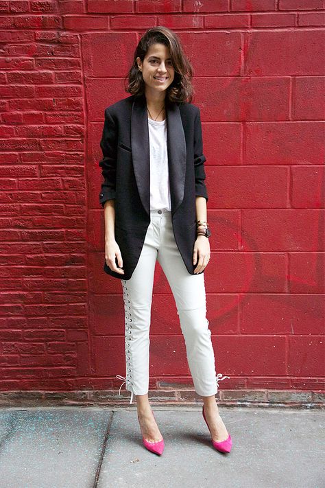 Colorful Winter Fashion, Lace Up Leather Pants, Leandra Medine Style, Mira Duma, Jacket Outfit Women, Man Repeller, Tuxedo Blazer, Tuxedo Jacket, Long Blazer