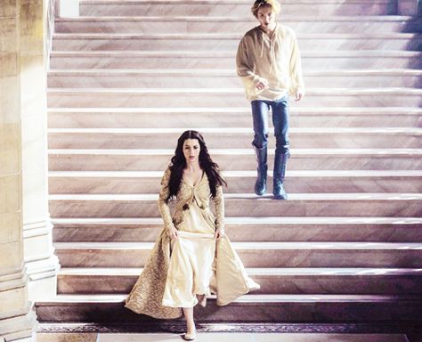 "Mary, don’t run from me" Frary Reign, Reign Show, Game Of Thrones Story, Reign Mary And Francis, Arte Viking, Reign Tv Show, Marie Stuart, Reign Mary, Toby Regbo