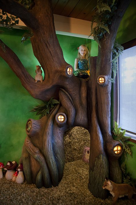 This dad made his daughter a fairy bedroom fit for a fairy princess. EDUCAR DONE Fairytale Bedroom, Tree Bedroom, Enchanted Tree, Fairy Room, Tree Fort, Daughter Bedroom, Diy Tree, Fairy Tree, Daughters Room