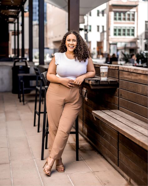 Summer work outfit, curvy girl workout, midsize workout, neutral work outfit, modern workwear, plus size work outfit Curvy Work Outfit, Summer Work Outfits Office, Summer Office Outfits, Work Outfits Women Office, Casual Work Outfits Women, Best Casual Outfits, Look Plus Size, Summer Work, Foto Tips