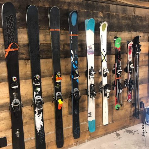 Diy Ski Rack Wall Mount, Ski Rack Diy, Ski Rack Garage, Outdoor Gear Storage, Gear Room, Ski Room, Pallet Wall Decor, Xc Ski, Ski Rack