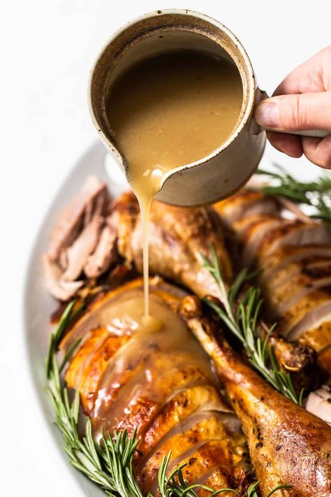 Add this simple turkey gravy to your Thanksgiving menu! It's easily made with turkey drippings, broth and a little bit of cornstarch. Enjoy! Gravy From Drippings, Paleo Gravy, Turkey Gravy From Drippings, Turkey Gravy Easy, Homemade Turkey Gravy, Making Turkey Gravy, Easy Corn Casserole, Fried Turkey Recipes, Deep Fried Turkey