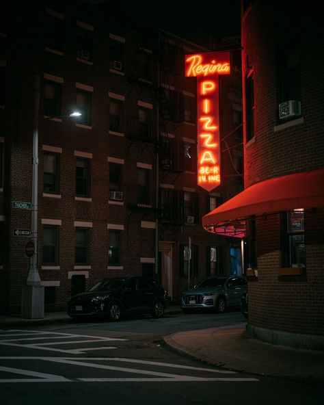 Regina Pizzeria neon sign at night in the North End, Boston, Massachusetts Video Angles, Boston Nightlife, North End Boston, Boston Aesthetic, Boston Winter, Night Scenes, Hotel Motel, Winter Painting, White Car