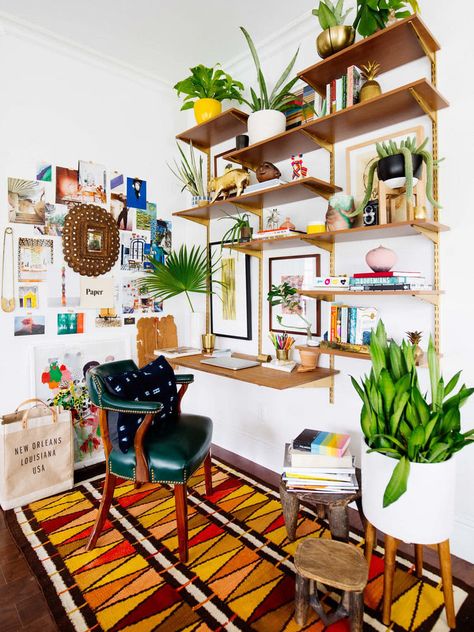 How to Elevate Your Home Office: The Mid-Century Modern Edition Bohemian Office, Display Visual Merchandising, Mid Century Modern Office, Office Design Inspiration, Small House Interior, Small House Interior Design, Decor Ikea, New Orleans Homes, Small Space Design