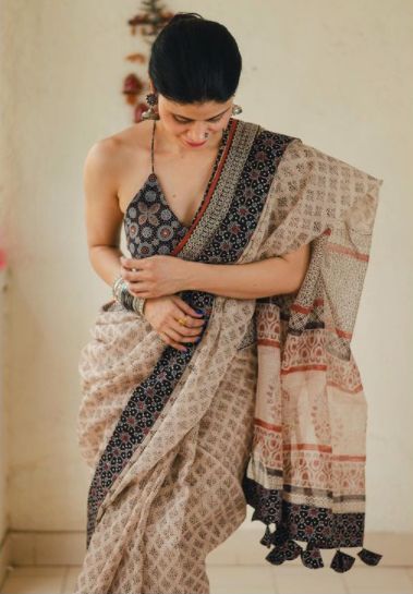 Beautiful Cotton Sarees, Boho Saree Look, Pujo Aesthetic, Trending Saree, Saree Wearing Styles, Simple Saree Designs, Traditional Blouse Designs, Cotton Saree Designs, Fashionable Saree Blouse Designs