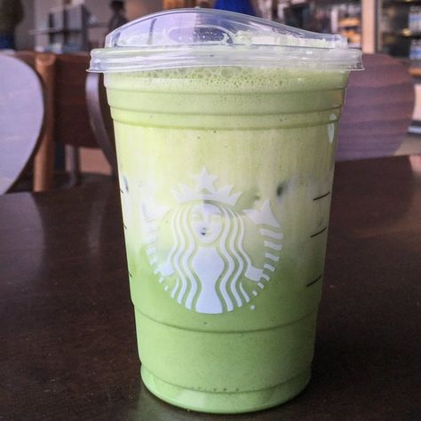 Starbucks Strawberry Drinks, Starbucks Drinks Calories, Coffee Drinks From Starbucks, Starbucks Matcha Drinks, Starbucks Drinks Without Coffee, Sugar Free Starbucks Drinks, Matcha Latte Starbucks, Drinks From Starbucks, Matcha Starbucks