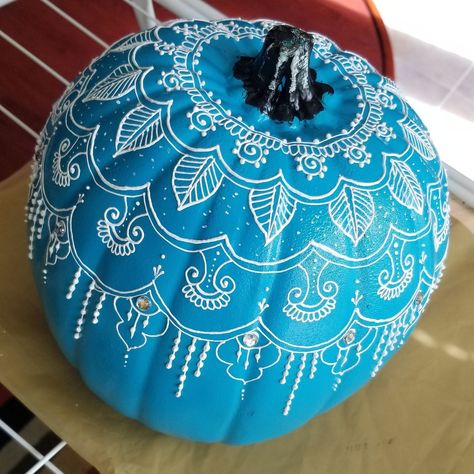 Diwali Pumpkin Painting, Pumpkins Art, Paint Pumpkins, Pumpkin Idea, Chinoiserie Pumpkins, Teal Pumpkin Project, Creative Pumpkin Painting, Halloween Pumpkin Diy, Pumpkin Decorating Contest