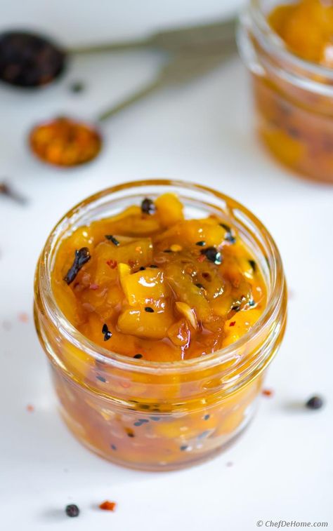 Mango Chutney Grilling Marinades, Cranberry Chutney Recipe, Vegan Dressings, Spicy Chutney, Mango Chutney Recipe, Mango Desserts, Vegan Curry Recipes, Mango Pickle, Vegan Sandwiches