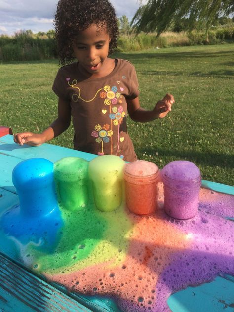 Get ready for St. Patrick's Day with this cool rainbow volcano experiment!  http://www.greenkidcrafts.com/rainbow-volcano/ Rainbow Volcano, Volcano For Kids, Volcano Science Projects, Volcano Projects, Volcano Experiment, Kid Experiments, Science Activities For Kids, Cool Science Experiments, Aktivitas Montessori