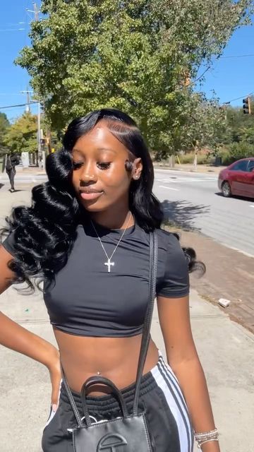 ATL Stylist💞📍 on Instagram: "Side Part + Wonds 😍😍😍💗 y’all really killing me with the with the wonds, but it’s all love 🤭 Click link in bio too book 😗 ❤️ atlhairstylist #viraltraditionalsewin #sewin #middlepart#lacework #naturalhair #bundles #babyhairs #explore #loosecurls #teenstylist #wigs #quickweave #richgirlstyles #ikesforlikes #prettybundles #curlyhair #wonds #redhaur #closureinstall laceclass#swoop" Fluffy Side Part, Swoop Quick Weave, Sidepart Quickweave, 2023 Side Part, Middle Part Quickweave, Side Part Quick Weave, Homecoming Inspo, Diy Hair Wig, Deep Side Part