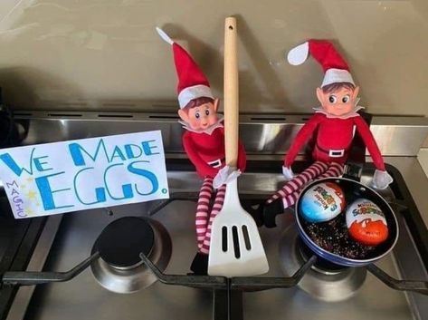 Napkin Folding Ideas, Elf Ideas Easy, Funny Elf On The Shelf, Easy Elf On The Shelf, Paper Napkin Folding, Bad Elf, Napkin Folds, Easy Elf, Folding Ideas