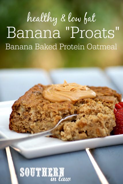 This Healthy Banana Baked Protein Oatmeal Recipe is packed with protein and the perfect make-ahead breakfast on the go! It can be frozen and is also low fat, gluten free, high protein, clean eating friendly, refined sugar free and seriously delicious! Baked Protein Oatmeal, Oatmeal Egg, Recipe Banana, Protein Baking, Protein Oatmeal, Healthy Protein Snacks, Baked Oatmeal Recipes, Banana Protein, Protein Powder Recipes