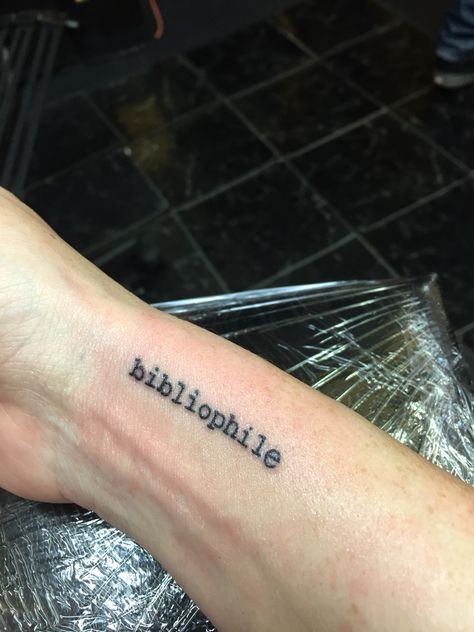 Bibliophile tattoo Tattoos For Authors, Literature Tattoos Quotes, Readers Tattoo, Bibliophile Tattoo, Reader Tattoos, Author Tattoo, Booklover Tattoo, Reader Tattoo Ideas, Tattoos For Readers