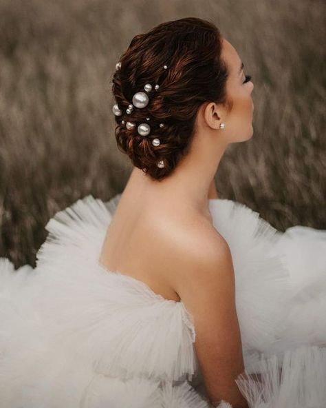 Elsa Hair, Mohawk Hairstyles, Best Wedding Hairstyles, Hairstyles Updo, Trendy Wedding Hairstyles, Bridal Hair Flowers, Wedding Hairstyles Updo, Flower Hair Pin, Wedding Updo