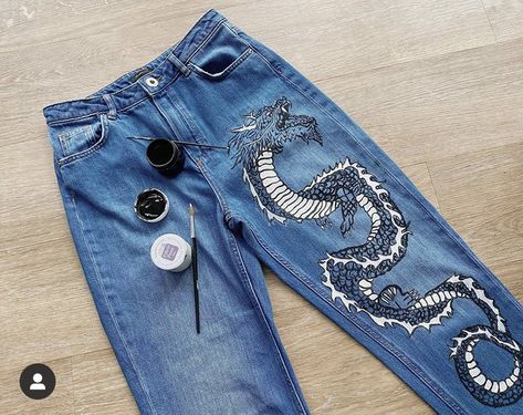 Dragon Jeans, Jeans Painting, Custom Jeans Diy, Jean Art, Reworked Clothes, Jeans Art, Diy Pants, Diy Clothes And Shoes, Color Celeste