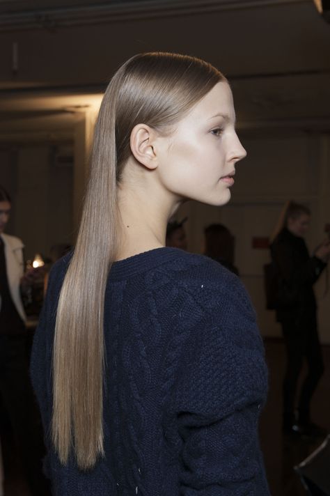 Theory runway hair  Courtesy Greg Kessler Model Hairstyles Runway, Fashion Hairstyles Runway, Mousy Blonde, Mousy Blonde Hair, Runway Hair Trends, Minimal Hairstyle, Runway Hairstyles, Catwalk Hair, Runway Hair