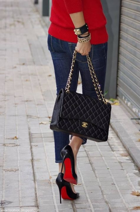 Chanel....Louboutin Τσάντες Louis Vuitton, Mode Shoes, Mode Tips, Sweater Crop, Estilo Chic, Modieuze Outfits, Street Style Chic, Street Chic, Looks Style