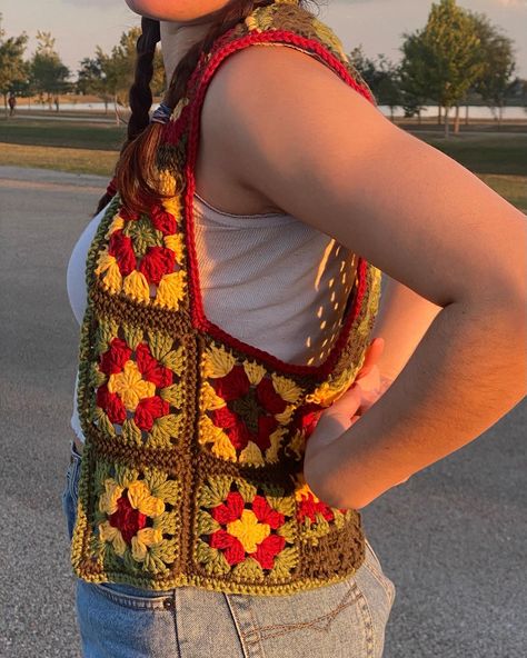 andrea on Instagram: "made this with the intention of wearing it to a festival but got sick instead so now i have a cute vest for the fall 🤭" #crochet #fall #crochetvest #crochetdesign #crochetfall Crochet A Vest, Crochet Vest Outfit, Crochet Vest Pattern Free, Vest Pattern Free, Crochet Hood, Cute Vest, Crochet Cardigans, Diy Crochet Bag, Gilet Crochet