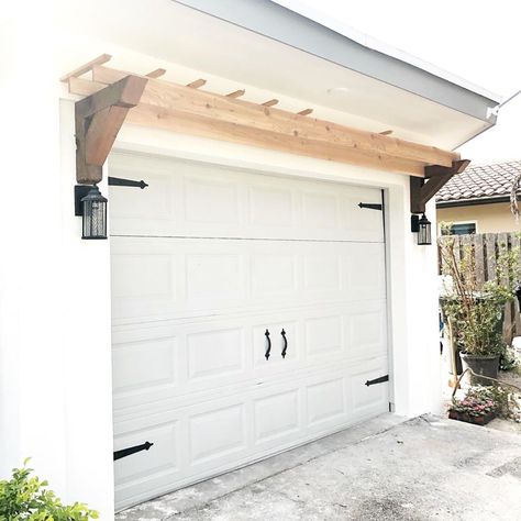 Trellis Above Garage Door, Trellis Over Garage, Trellis Garage, Garage Trellis Ideas, Trellis Over Garage Door, Garage Door Pergola, Pergola Over Garage, Garage Pergola Ideas, Garage Arbor