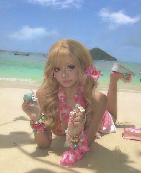 Easy Nail Polish Ideas, Easy Nail Polish, Gyaru Hair, Gyaru Aesthetic, Nail Polish Ideas, Gyaru Makeup, Face Charts, Estilo Harajuku, Coconut Dream