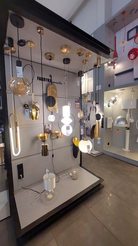 Lighting Showroom Display Ideas, Electrical Showroom Interior Design, Electric Store Design, Lighting Store Showroom, Electrical Shop Interior Design, Wall Niches Ideas, Interior Shop Display, Bedroom Lighting Design, Showroom Inspiration