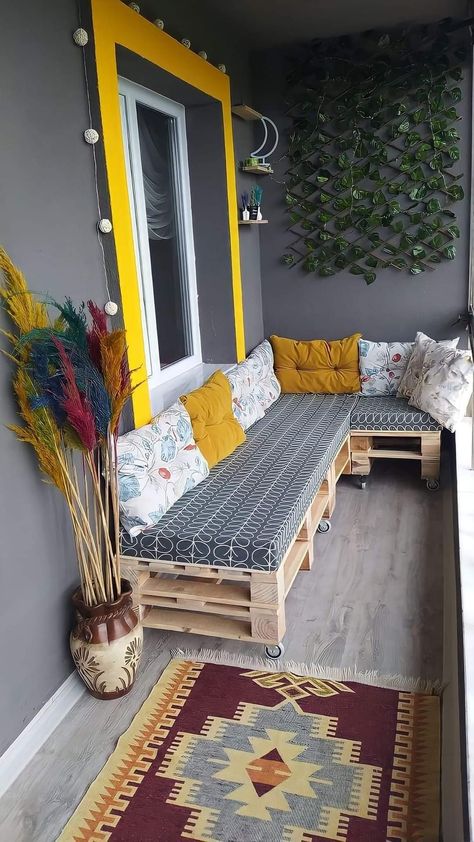 Balcony Pallet Furniture, Balcon Mic, Indian Room Decor, Terrace Decor, Balcony Ideas Apartment Indian, Balcony Ideas Apartment, Small Balcony Decor, Small Balcony Ideas, Apartment Balcony Decorating