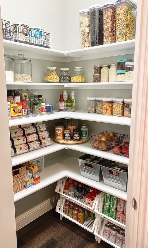 Pantry Organization Ideas Shelves, Pantry Closet Design, Organiser Cucina, Pantry Layout, Open Pantry, Ikea Desk Hack, Pantry Inspiration, Pantry Organization Ideas, Pantry Room