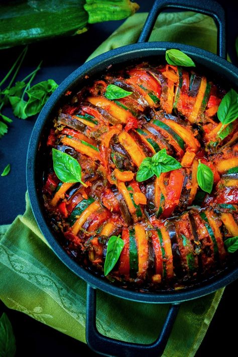 Ratatouille Recept, Ratatouille Recipe, French Rustic, Vegetable Dishes, Vegetarian Dishes, Food Guide, Clean Eating Snacks, Affiliate Links, Vegetable Recipes