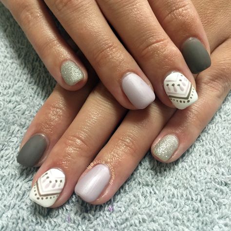 Gray Summer Nails, Boho Nail Designs, Mountain Nails, Flirty Nails, Aztec Nail Designs, Rodeo Nails, Glitter Gel Nail Designs, Cowboy Nails, Aztec Nails