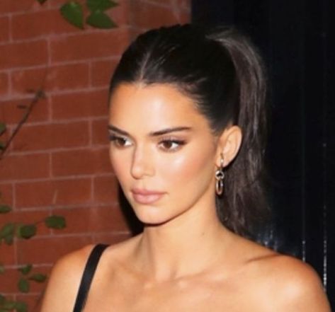 Stile Kendall Jenner, Elegant Ponytail, Hair Inspiration Long, Bridesmaid Hair Makeup, Haircuts Straight Hair, Sleek Ponytail, Hair Crush, Wedding Hair And Makeup, Dream Hair