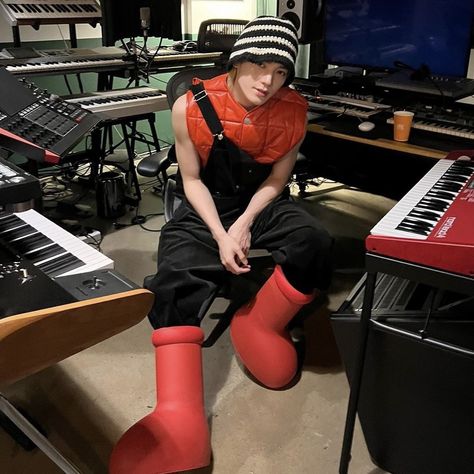 nct taeyong icon Taeyong Cherry Bomb, Taeyong Fashion, Taeyong Red Outfit, Taeyong Fire Truck, Loewe Taeyong, Taeyong Military, Shoes Too Big, Red Boots, Nct Taeyong