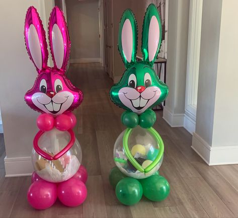 How cute are these easter stuffed balloons? Stuffed Bobo Balloon Ideas, Easter Bobo Balloon Ideas, Balloon Easter Basket, Easter Stuffed Balloons, Stuffed Balloons, Stuffed Balloon Ideas Gifts, Easter Balloon Decor, Party Balloons Diy, Easter Craft Projects