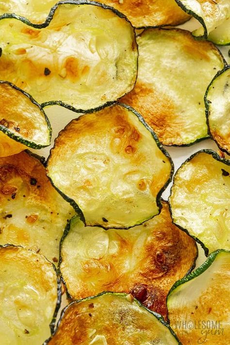 Chips In The Air Fryer, Air Fryer Zucchini Chips, Air Fryer Recipes Chips, Pan Fried Zucchini, Fast Healthy Dinner, Zucchini Chips Recipe, Macro Diet, Air Fryer Zucchini, Zucchini Chips Baked