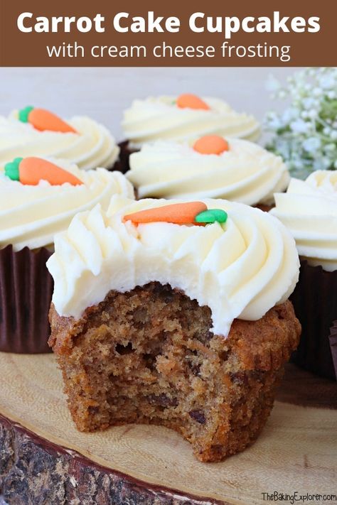 Christmas Carrot Cake, Vegetable Cake, Moist Carrot Cakes, Carrot Cake Cookies, Lovely Cake, Cupcakes Recipes, Cupcakes With Cream Cheese Frosting, Carrot Cake Cupcakes, Vegan Carrot Cakes