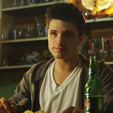 not sure which movie this is from - the Forger maybe? Hutcherson Josh, Hunger Games Josh Hutcherson, James Book, The Forger, Robin Scherbatsky, Alexander Ludwig, Candice Accola, Sam Claflin, Hunger Games 3