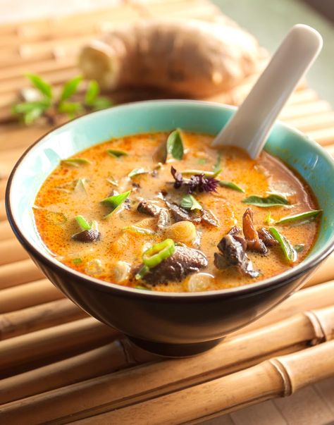 Soup Recipes Thai, Thai Mushroom, Soup Mushroom, Oyster Mushroom Recipe, Thai Soup, Mushroom Soup Recipes, Coconut Soup, Oyster Mushrooms, Dried Mushrooms