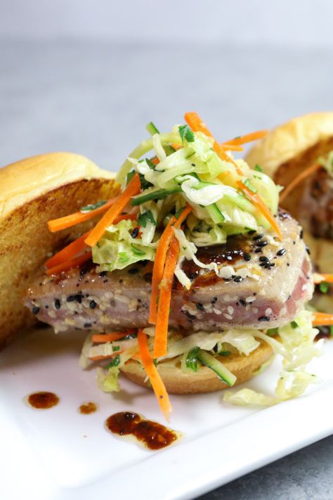 Tuna Sliders Recipes, Tuna Burger Recipe, Tuna Sliders, Tuna Sandwich Recipes, Ahi Tuna Recipe, Seared Tuna Steaks, Ahi Tuna Steak, Steak Burger, Tuna Burgers