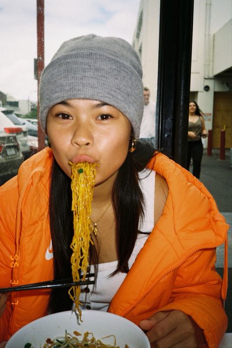 Girl eating noodles Eating Photography Aesthetic, Eating Dinner Aesthetic, Eating Noodles Reference, Eating Noodles Pose, Noodle Photography, Aesthetic Food Pics, Noodles Aesthetic, African Tulip, Noodles Dinner