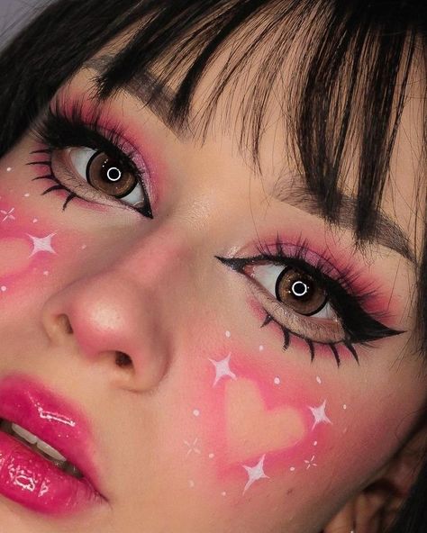 Valentines Graphic Liner, Lovecore Makeup, Eye Shape Makeup, Queen Of Hearts Makeup, Heart Makeup, Drag Make-up, Cute Eye Makeup, Anime Makeup, Kawaii Makeup