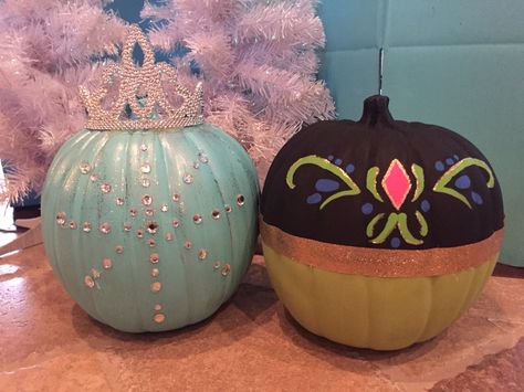 DIY Disney Frozen themed pumpkin; Elsa pumpkin and Anna pumpkin; Disney pumpkins for Halloween Elsa And Anna Pumpkin Painting, Anna Pumpkin, Princess Pumpkins, Elsa Pumpkin, Disney Pumpkins, Decorating Pumpkins, Decorated Pumpkins, Pumpkin Paintings, Pumpkin Idea