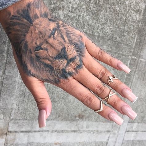 Hand Tattoos Ideas, Female Lion Tattoo, Lion Hand Tattoo, Tattoos Ideas For Women, Lioness Tattoo, Lion Tattoos, Tattoo Zeichnungen, Hand Tattoos For Women, Tatuaje A Color