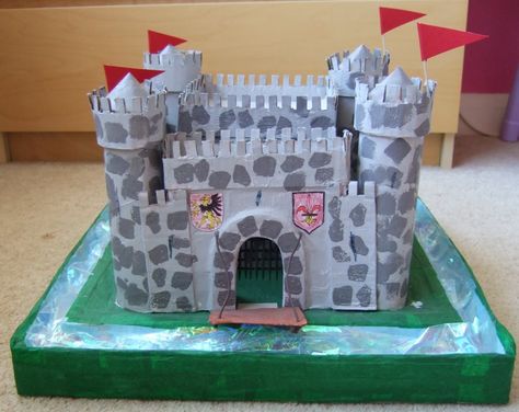 Emy's Crafty Blog: Cardboard box castles  (My 3M's class did these for years, but to scale!!) Castle Valentine Box Ideas, Cardboard Castles, Cardboard Box Castle, Castles Topic, Box Castle, Castle School, 3d Castle, Model Castle, Castle Crafts