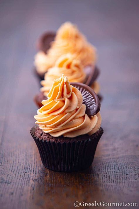 Chocolate Orange Cupcakes are perfect to bake in cold weather and serve over the Christmas period. This recipe uses Terry's Chocolate Orange chunks. Click here! Orange Cupcakes Decoration, Funny Desserts, Decadent Cupcakes, Gourmet Cupcake Recipes, Chocolate Orange Cupcakes, Orange Brownies, Seasonal Work, Terry's Chocolate Orange, Orange Cupcakes