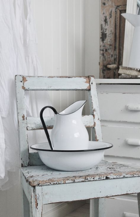 ~ M i a s i n t e r i ø r ~ Karoo House, Vibeke Design, Enamel Ware, Deco Chic, White Pitcher, Vintage Enamelware, Shabby Vintage, Shabby Chic Homes, Home Decorators Collection