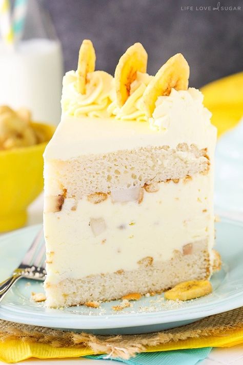 This Banana Pudding Icebox Cake is the perfect no-bake dessert for summer. It’s a thicker, more fancy-looking version of banana pudding and it’s absolutely delicious! Banana Pudding Icebox Cake, Bana Pudding, Banana Pudding Ice Cream Cake, Pudding Icebox Cake, Easy No Bake Cake, No Bake Cake Recipe, Banana Pudding Ice Cream, Dessert For Summer, Banana Cream Pudding