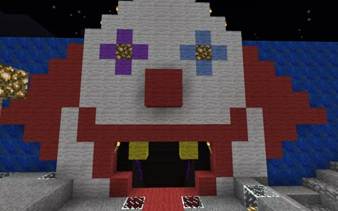 clown facade Minecraft Statue Ideas Easy, Carnival Minecraft Ideas, Minecraft Clown Build, Circus Minecraft Build, Carnival Minecraft, Circus Minecraft, Minecraft Carnival Builds, Minecraft Carnival, Minecraft Halloween Ideas