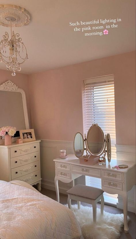 Cotteque Room Ideas, Light Pink Modern Bedroom, Light Pink Walls Bedroom, Baby Pink Bedroom, Light Pink Room, Pink Girly Room, Chic Room Decor, Coquette Bedroom, Chic Room